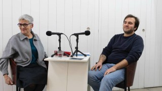 ©Michaël Serfaty : Brigitte et un stagiaire en interview