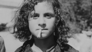 Saintes-Maries-de-la-Mer 1928 © The Estate of Erwin Blumenfeld 2022