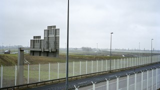 Myr Muratet, Calais, 29 km dÔÇÖun dispositif de haute se╠ücurite╠ü